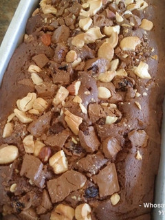 A picture of Whosayna’s Fruit and Nut Chocolate Cake.