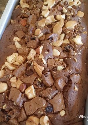 A picture of Whosayna’s Fruit and Nut Chocolate Cake.