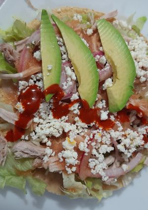 A picture of Tostadas de Shredded Pork.