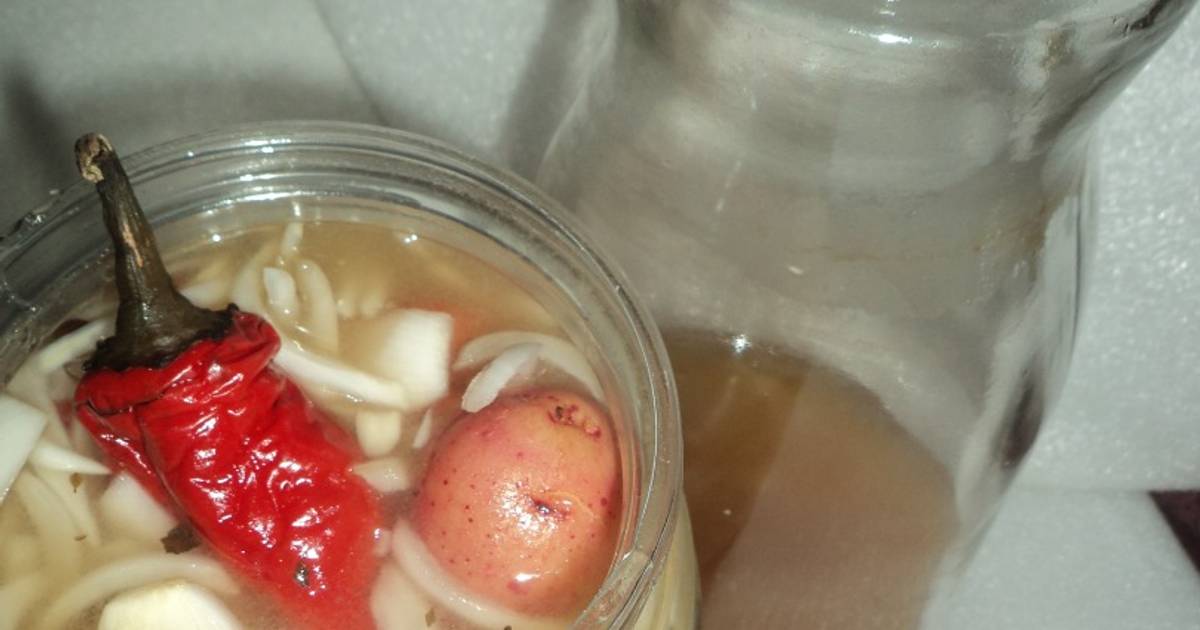 Papas cocidas con vinagre, cebolla, chile rojo con orégano Receta de