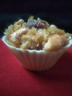 A picture of Jaggery rice in white chocolate tart.