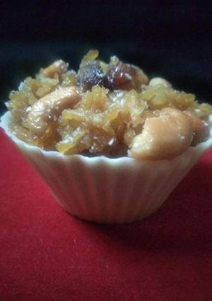 A picture of Jaggery rice in white chocolate tart.