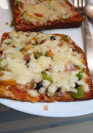A picture of Bread Pizza.