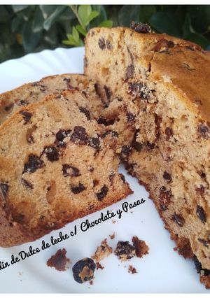 Una foto de Budín de Dulce de Leche con Chocolate y Pasas