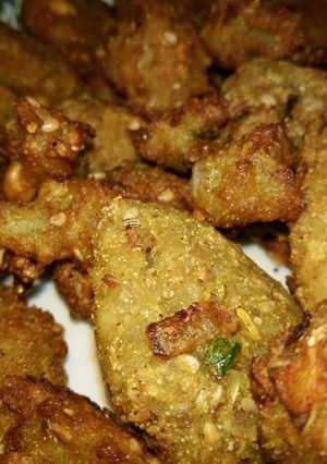A picture of Poha and Sweet potato Pakora's.