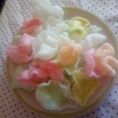 A picture of Prawn crackers.