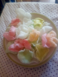 A picture of Prawn crackers.