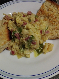Una foto de Revuelto de migas de bacalao