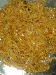 ஸ்பைஸி நூடுல்ஸ் (Spicy noodles recipe in tamil) செய்முறை முக்கிய புகைப்படம்