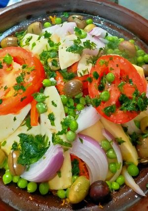 صورة لوصفة طاجين بلحم وجلبانه وزيتون 😋😋