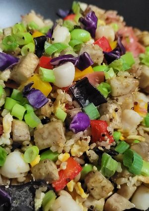 干貝芋頭彩虹炒飯 的食譜成品照片