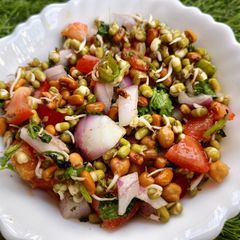 Mung bean sprout salad A picture of Mung bean sprout salad.
