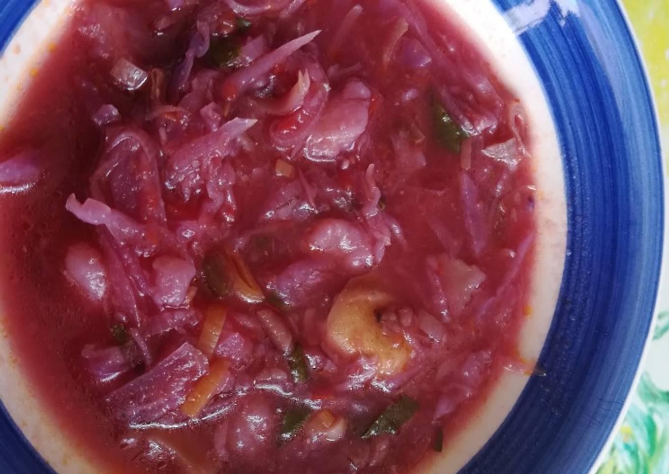 Entra al reto. Sopa de col morada con patatas y poro