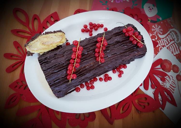 Recetta di Fatto in casa Tronchetto di Natale crema e cioccolato