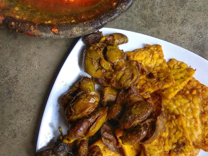  Bagaimana cara memasak Hati Ampela, Tahu &amp;amp; Tempe Ungkep Penyet Sambal dijamin spesial