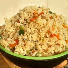 A picture of Chinese white fried rice.