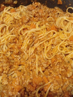 Una foto de Spaghettis boloñesa con toque pimentón