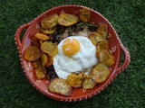 Bife de peru com cogumelos e espargos com molho à "café"