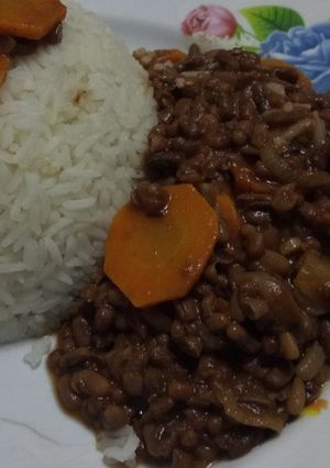 A picture of Braised rice with western beans stew.