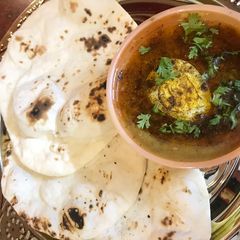 A picture of Chikkar choley and tawa naan.