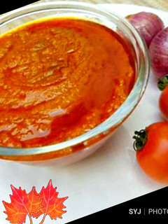A picture of Red Indian gravy(North Indian red curry).