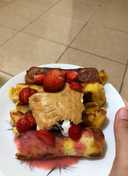 Takjil simpel! Roti gulung isi choco bar topped by strawberry juice&vanilla ice cream