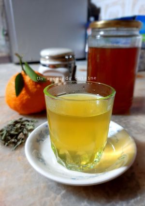 Une photo de Tisane écorce de mandarine, verveine et miel 🍊🍃🍯 antigaspillage