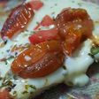 Pizza con cherry explotados