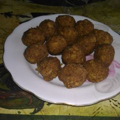 A picture of Methi gud ke laddu.