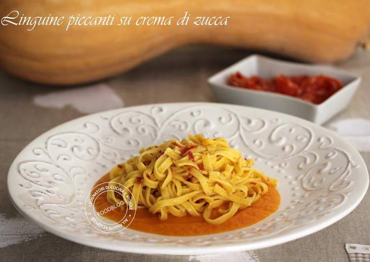 Linguine su crema di zucca con briciole piccanti