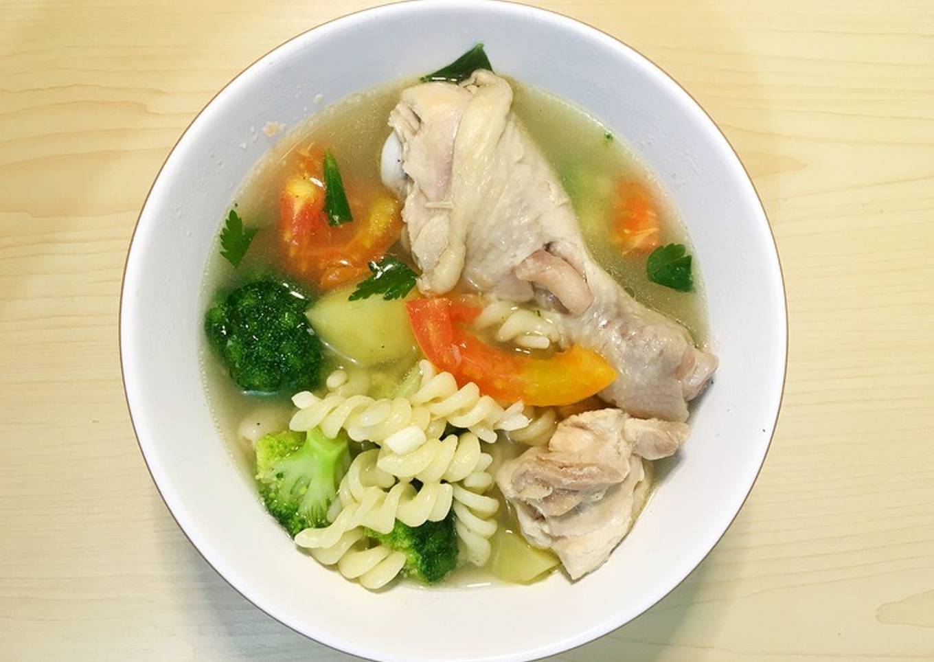 Sop makaroni ayam