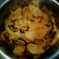 A picture of Tel korola (bitter gourd oil stir fry).