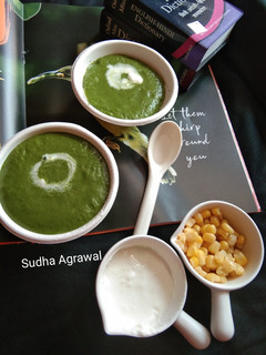 पालक कॉर्न सूप (Palak corn soup recipe in Hindi) रेसिपी मुख्य फोटो