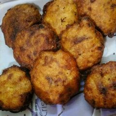 A picture of Potato Fritters/Aloo Chop.