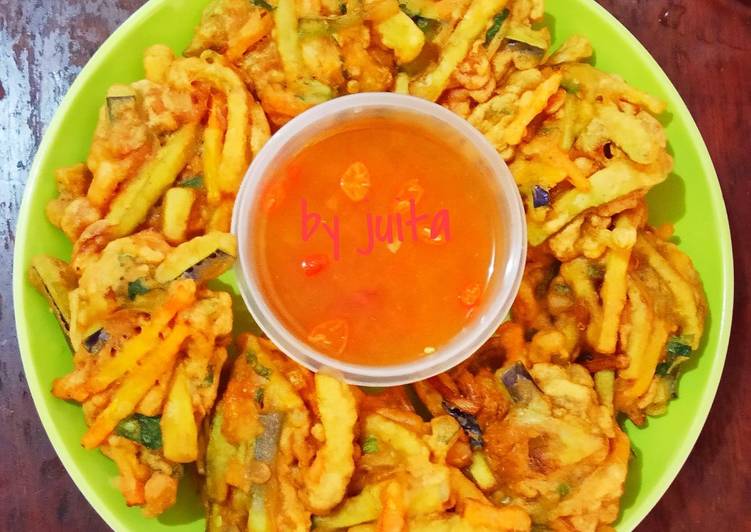 Bakwan terung ungu saus pedas asam manis