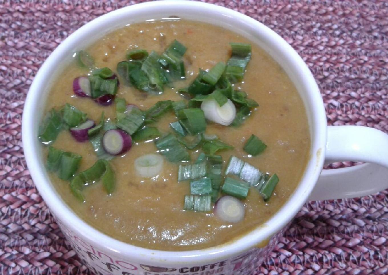 Sopa de lentejas y curry