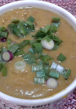 Una foto de Sopa de lentejas y curry
