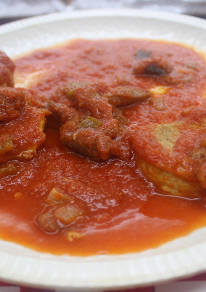 Una foto de Medallones de solomillo con setas y tomate frito