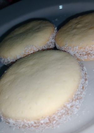 Una foto de Alfajores de maicena con harina leudante 🤍