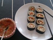 Una foto de salsas para sushi