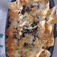 Nachos con carne y queso
