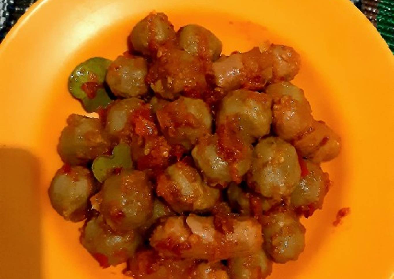Pentol dan sosis pedas
