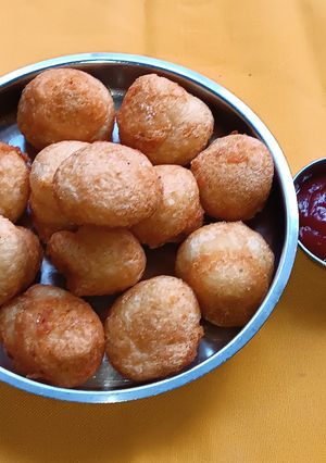 A picture of Urad Dal Vada.