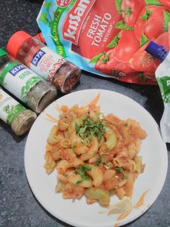 રેડ સોસ પાસ્તા (Red Sauce Pasta Recipe In Gujarati) રેસીપી મુખ્ય ફોટો