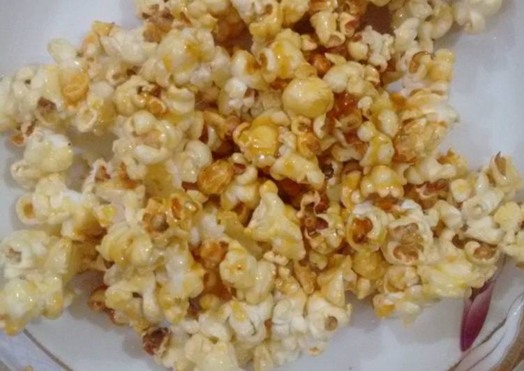 How to Make Super Quick Homemade Caramel Popcorn