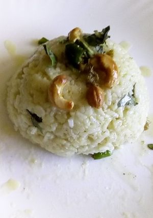 A picture of Ven pongal.
