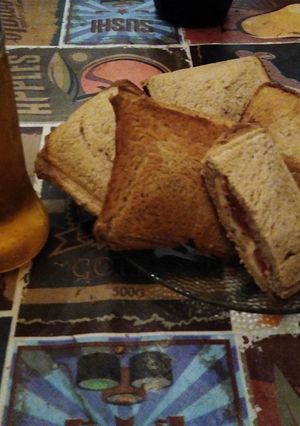 Una foto de Tostaditos de caprese y de Roquefort