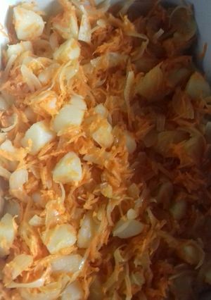 Una foto de Ensalada de zanahoria con papa y cebolla