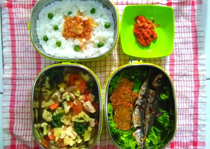 Cara Gampang Menyiapkan Bekal Suami Simple Sederhana (Capcay Tahu + Tempe &amp; Ikan goreng) yang Sempurna