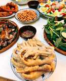 Chân gà luộc và nước chấm "thần thánh"